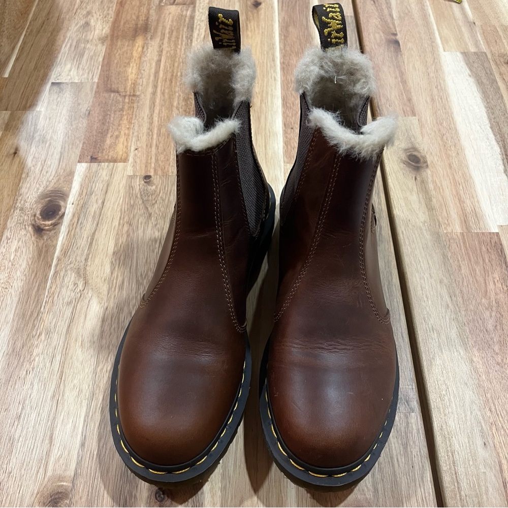 2976 WOMEN'S FAUX FUR LINED CHELSEA BOOTS